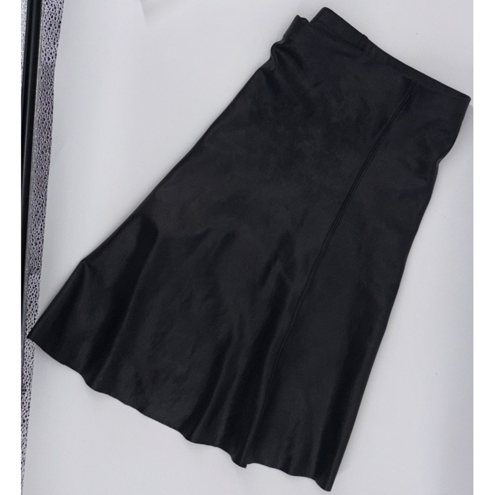 Spanx Faux Leather Skater Flouncy Mini Skirt Large Black Pull On Stretch